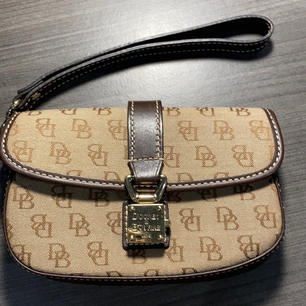 NWOT- Dooney & Bourke wristlet - Picture 6 of 9